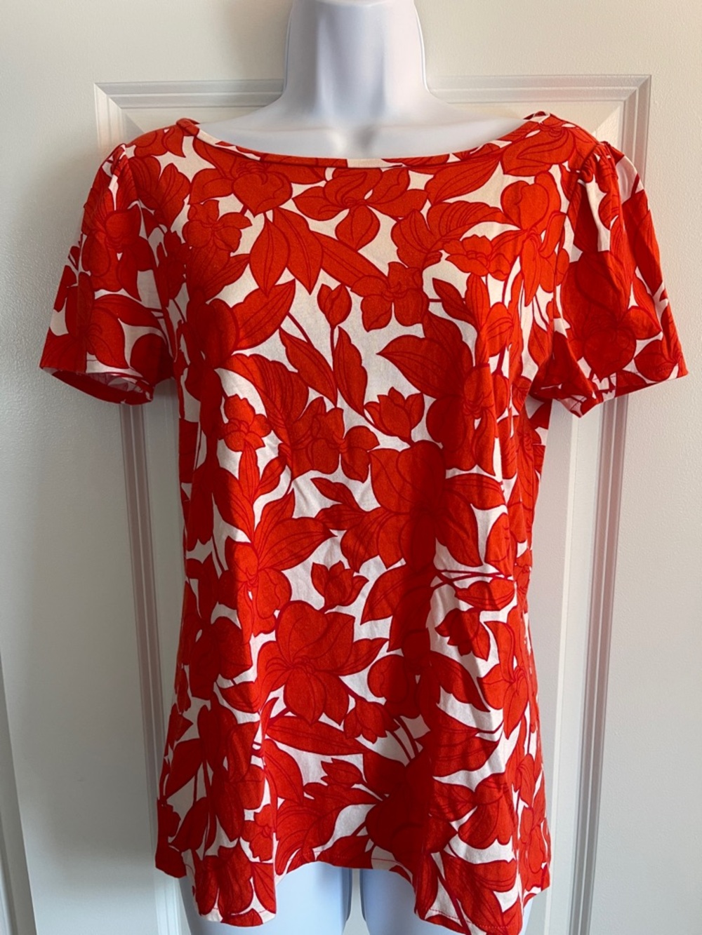 Ann Taylor Red and White Floral Short-Sleeve Top